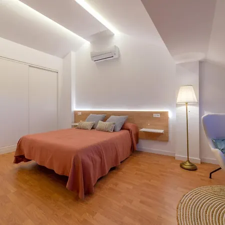 Apartamentos Turisticos Torres De Santiago Ubeda  Exterior photo